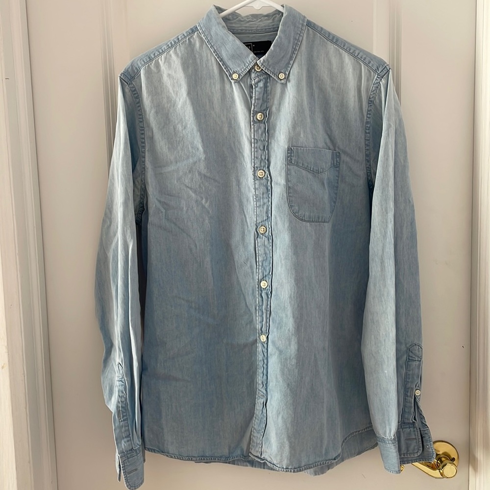 Gap Mens button down - medium